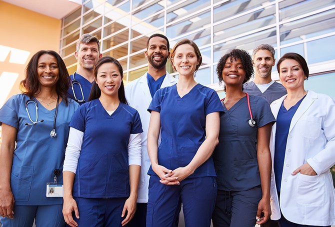 smiling-medical-team_670x454