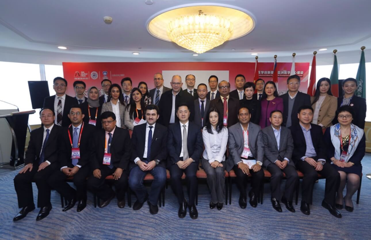  “上海-中东、南亚” 中外交流闭门会合影留念